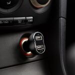 Autosvíčkový adaptér s USB a měřičem napětí